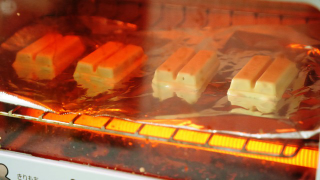 Illustration for article titled Toasting Kit Kats at Home Sure Looks Dangerous and Delicious